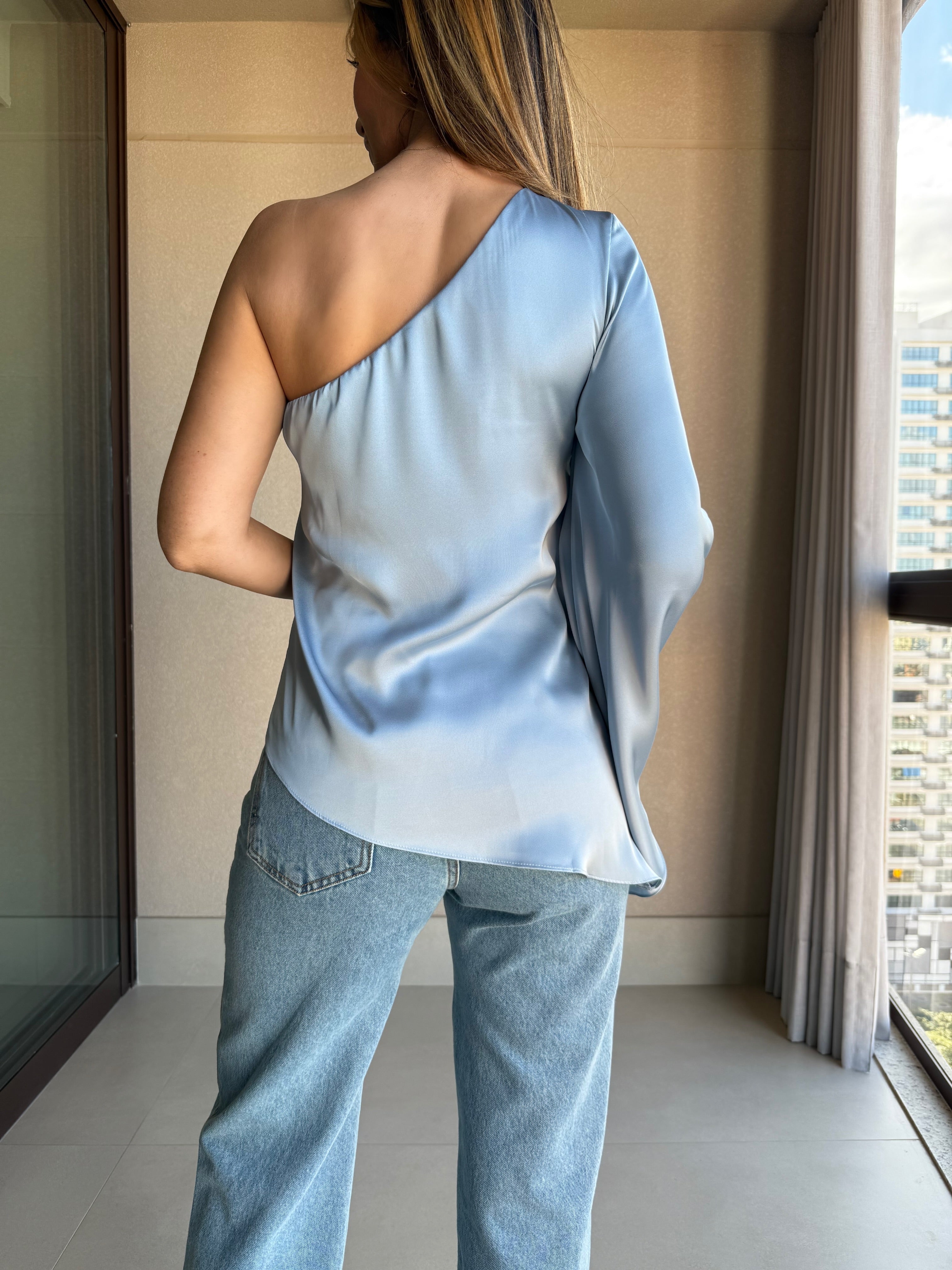 Blusa Assimétrica Atenas