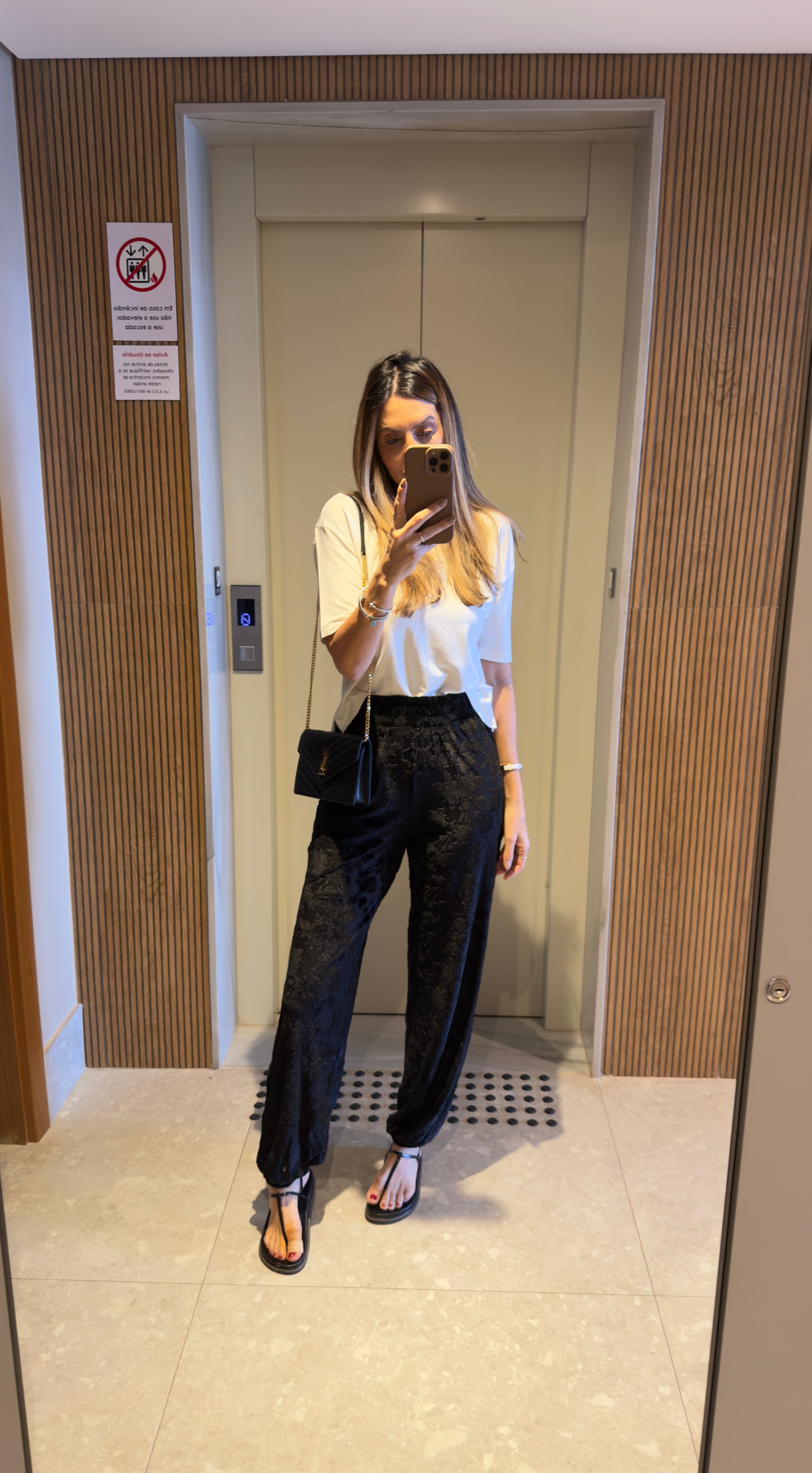 Calça Detalhe Veludo
