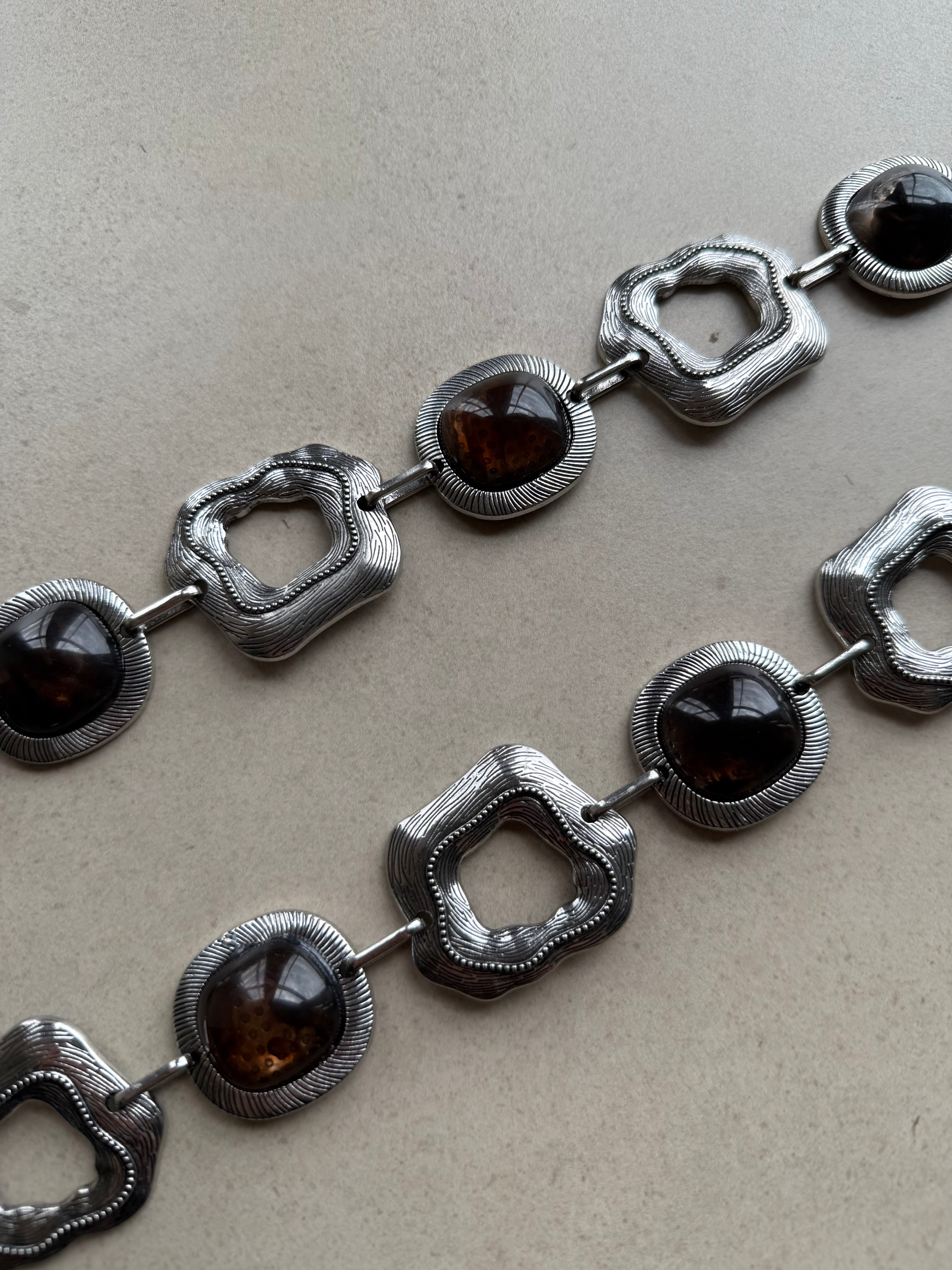 Cinto Metal Assimétrico