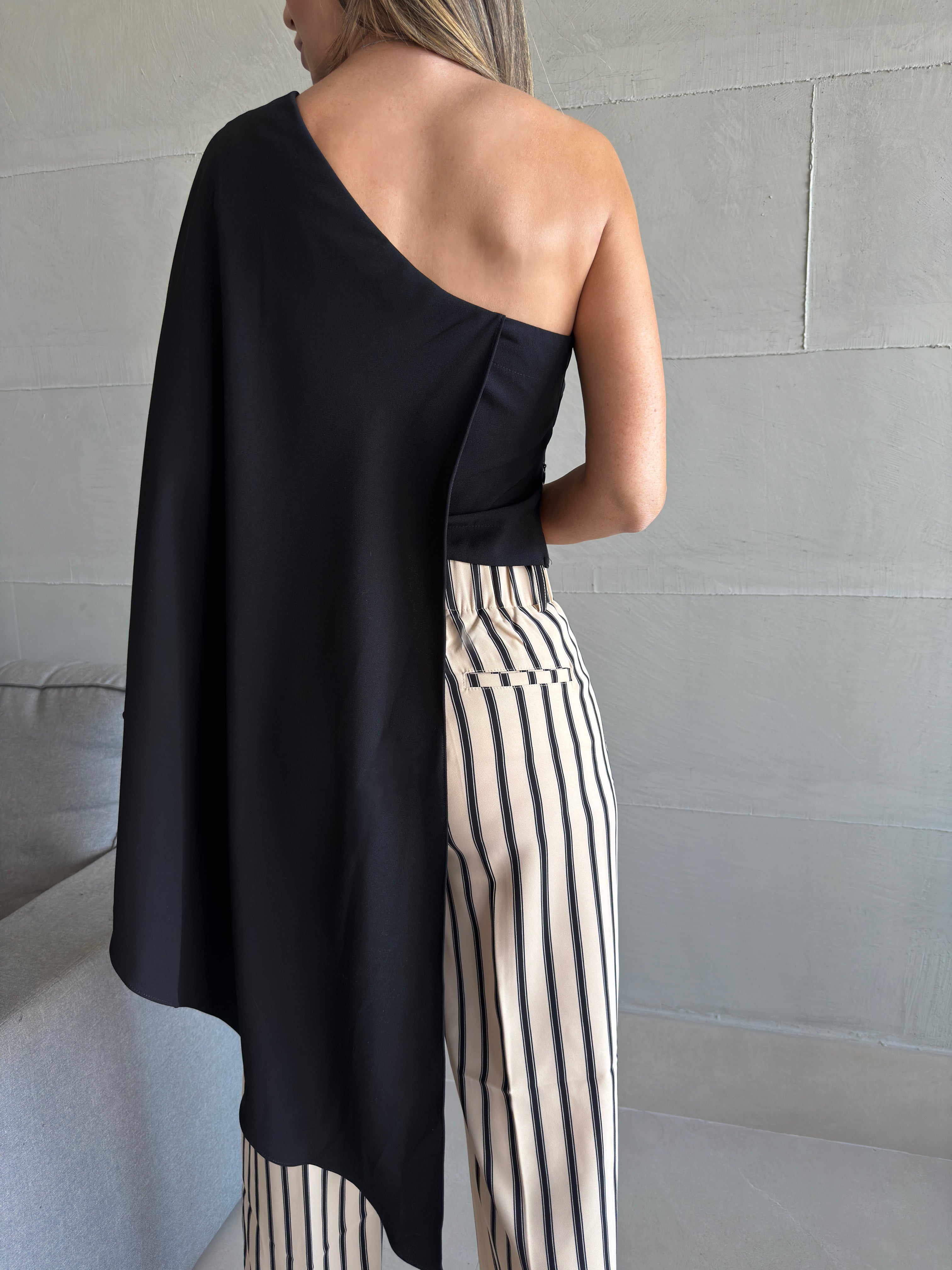 Blusa Capa Ombro Único