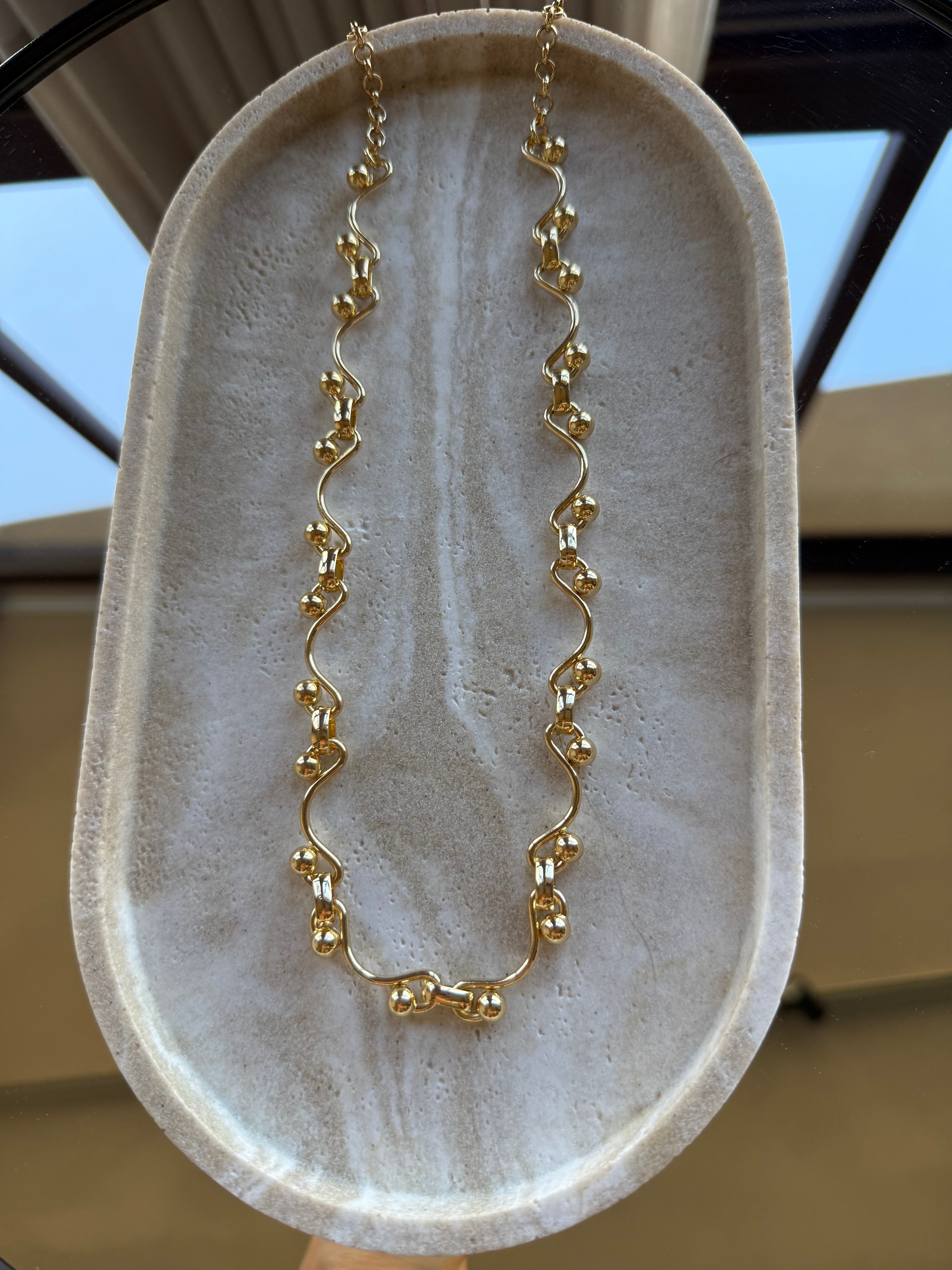 Colar Onda com Esferas