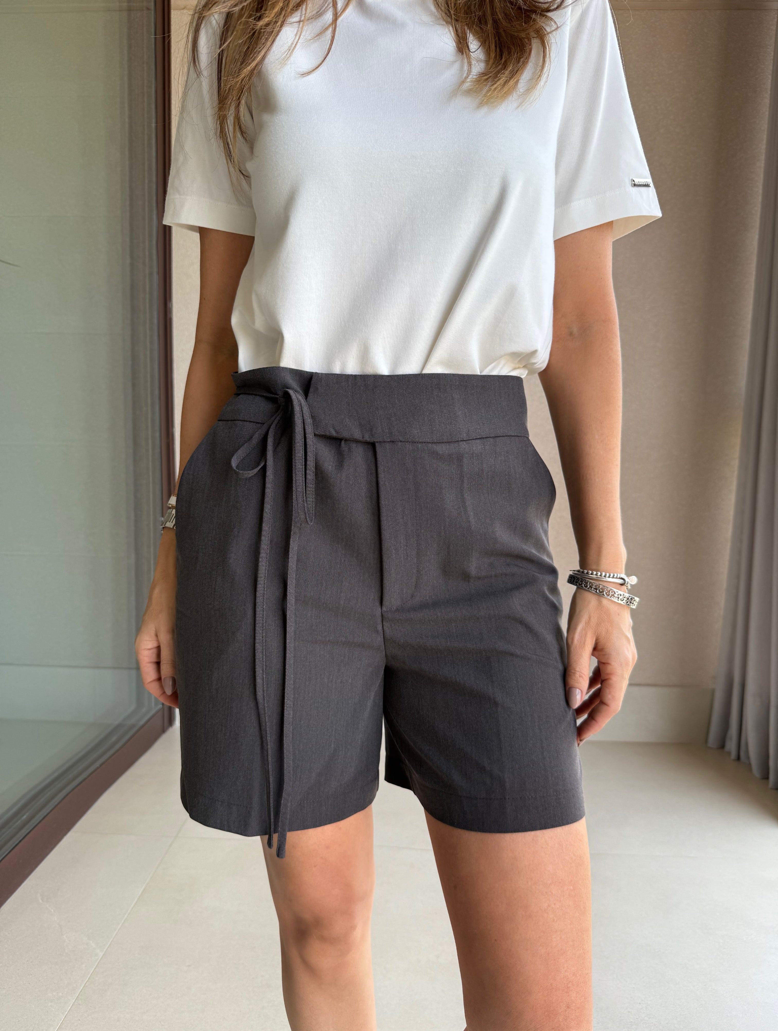 Short em Alfaiataria Laço