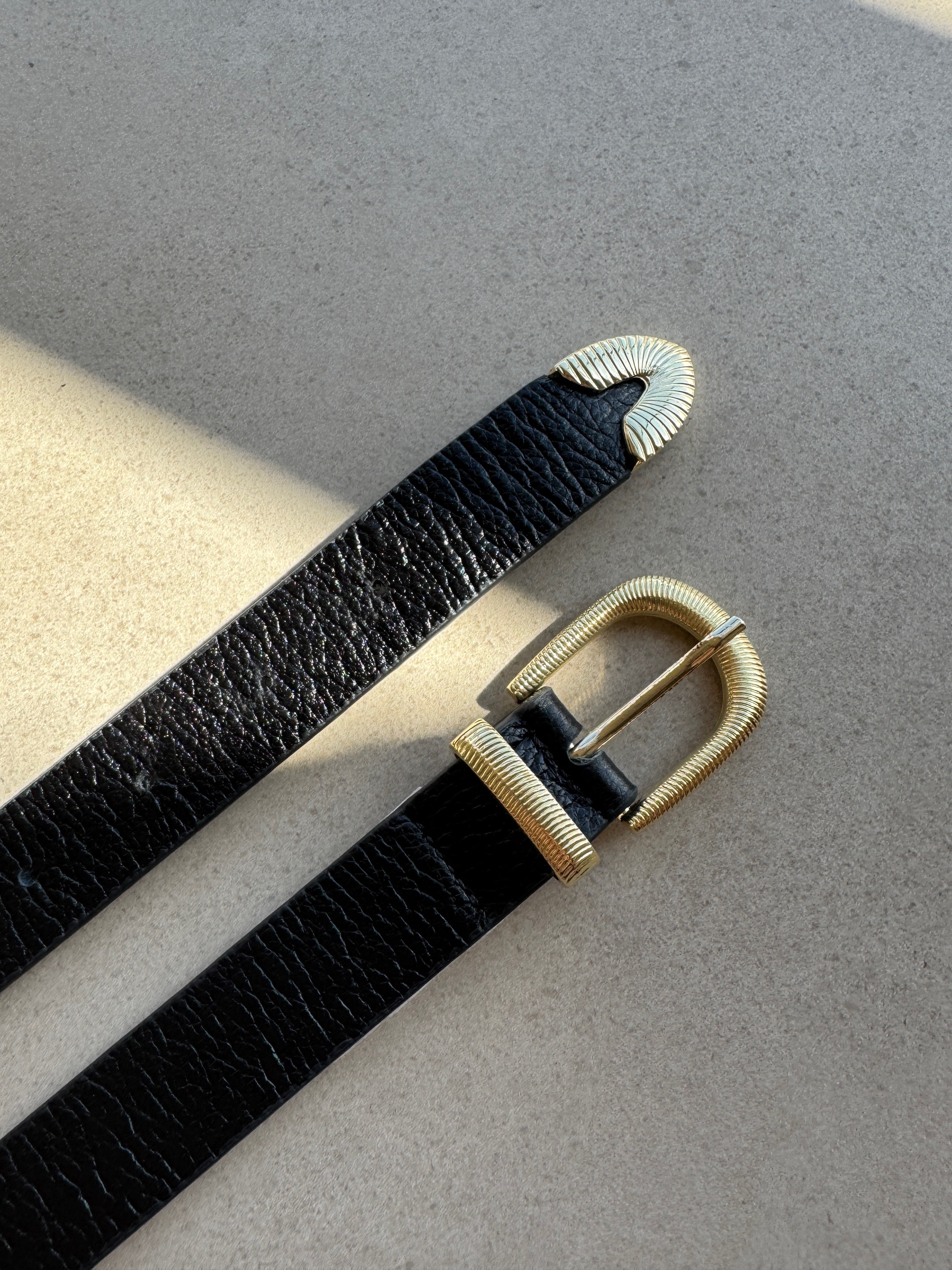 Cinto em Couro Fivela Trabalhada