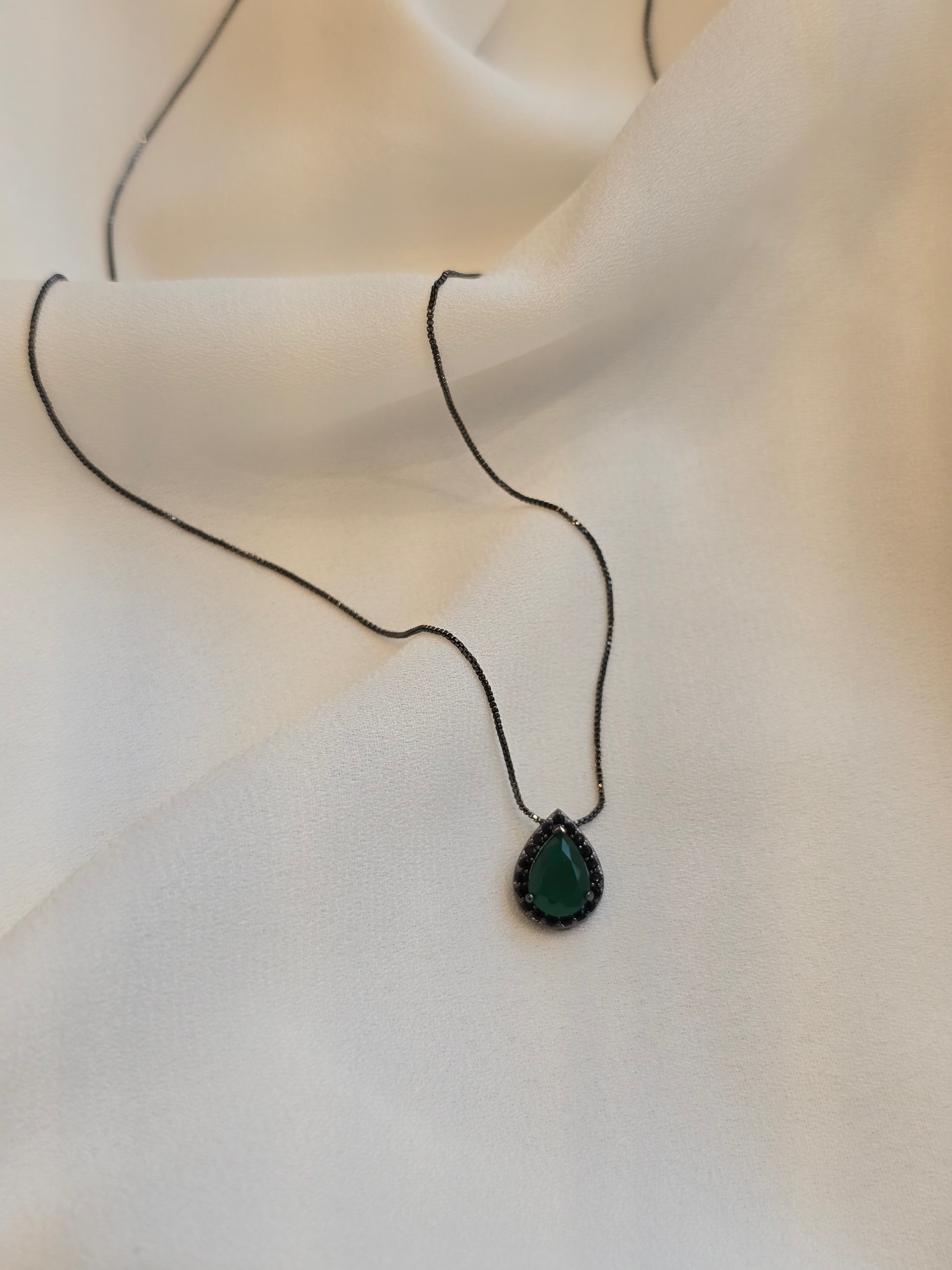 Colar Gota Pedra