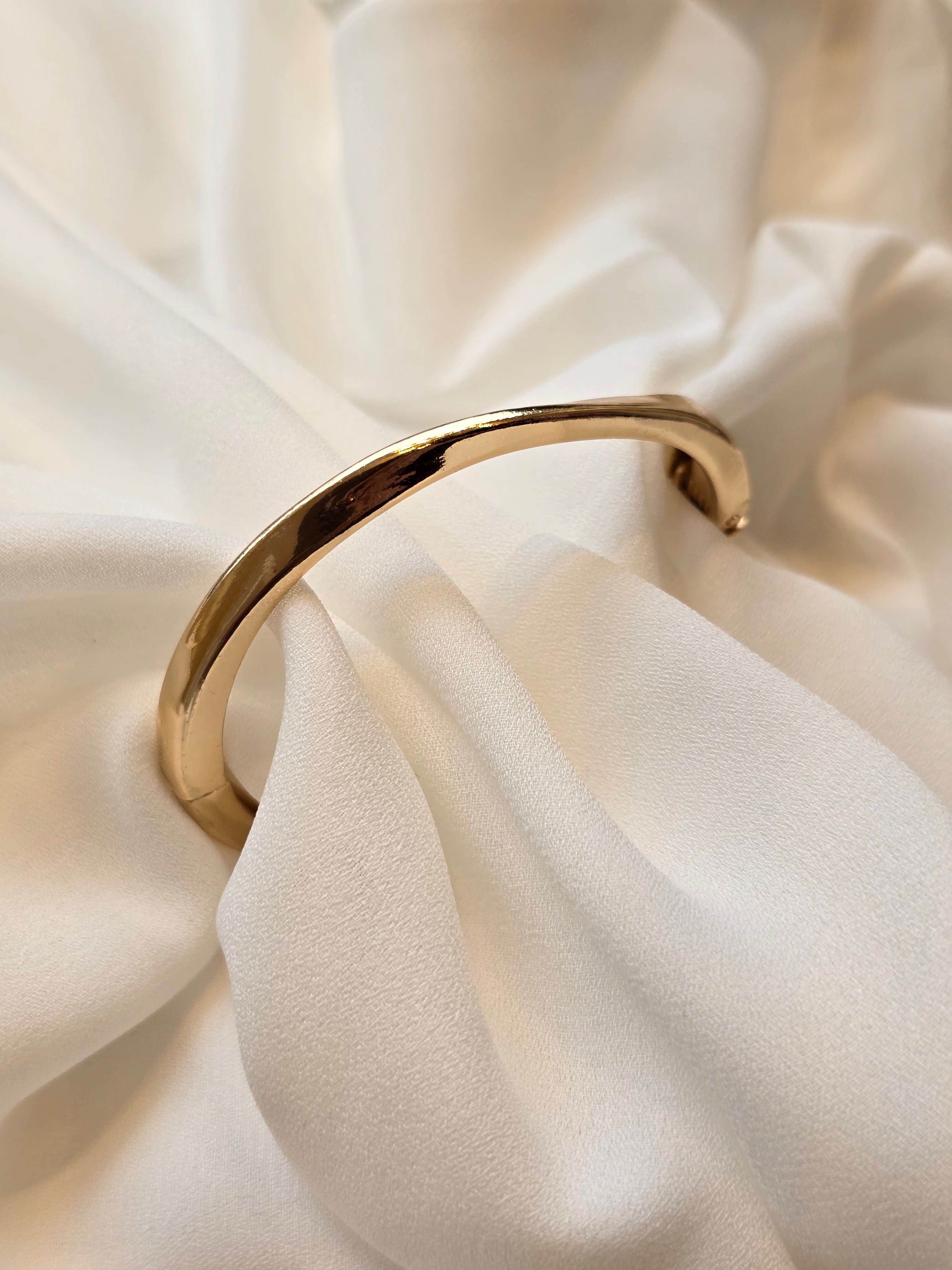 Bracelete Torcido Fino