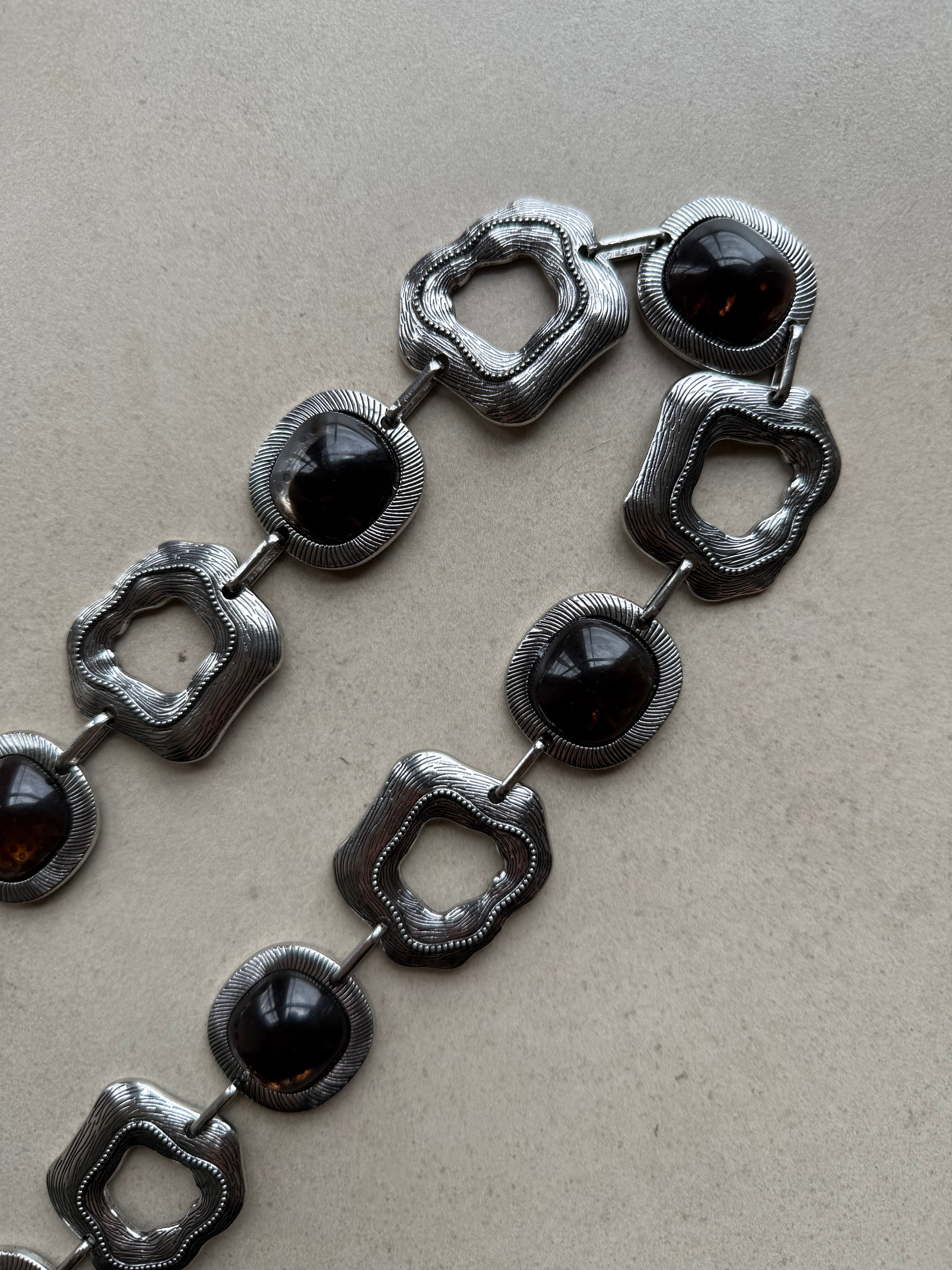 Cinto Metal Assimétrico