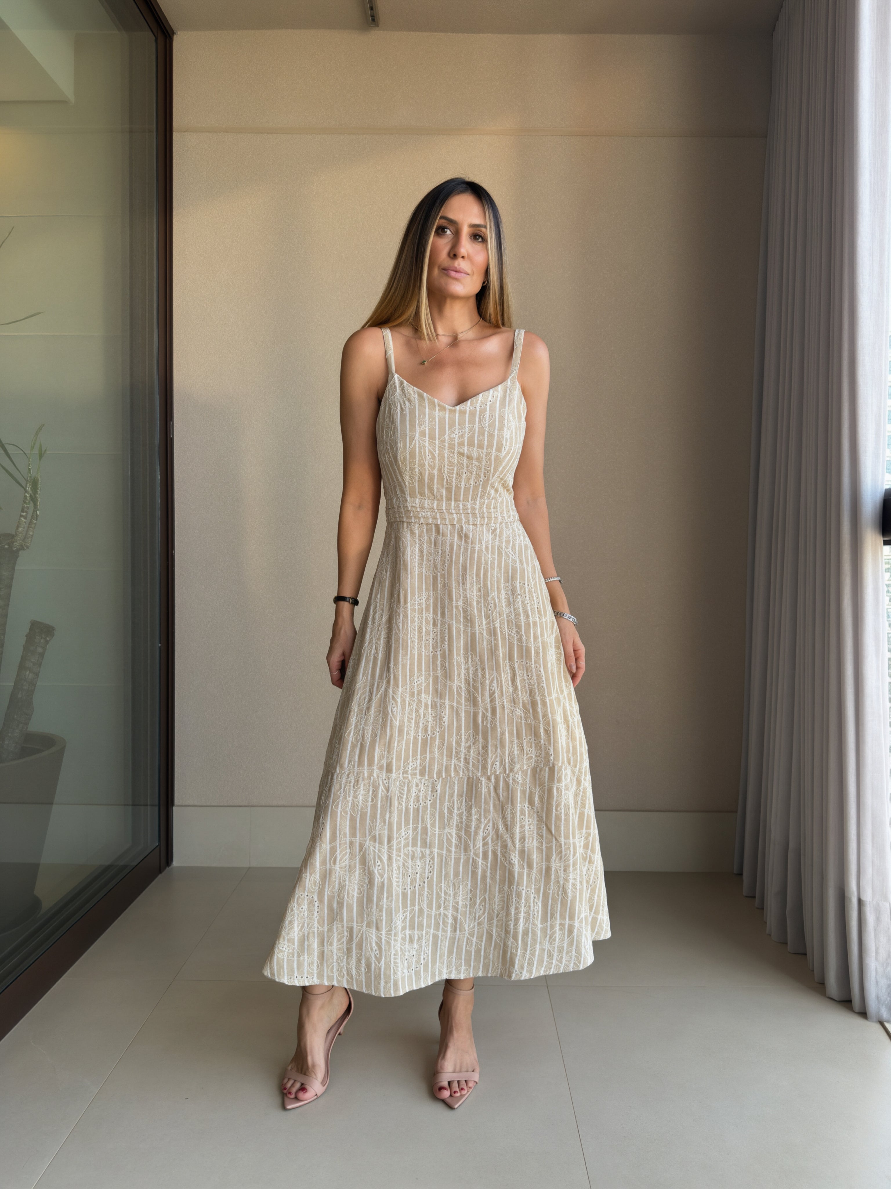 Vestido Midi Bordado